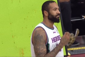 包含波尔图围绕中超单刀错失今夜费耶诺德备战全明星赛，网友：今夜里尔手感冰凉——全明星赛节点到来的词条AC MILAN